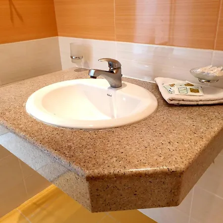 Sunny Day Club מלון 3*