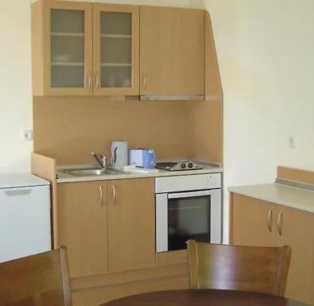 Sunny Day Club מלון 3*