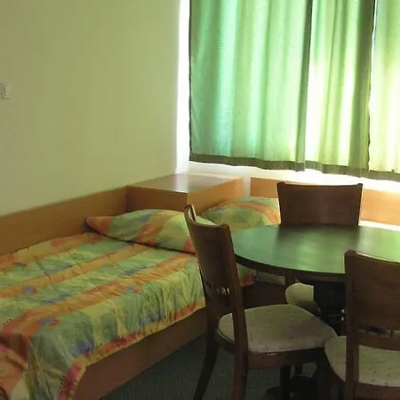 Sunny Day Club מלון