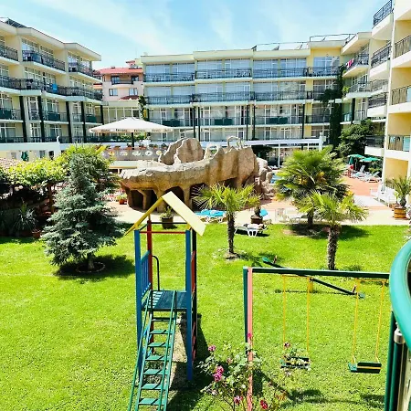 Sunny Day Club מלון 3*