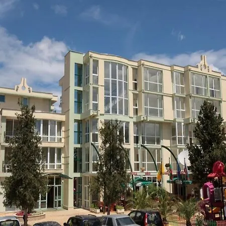 Sunny Day Club מלון 3*